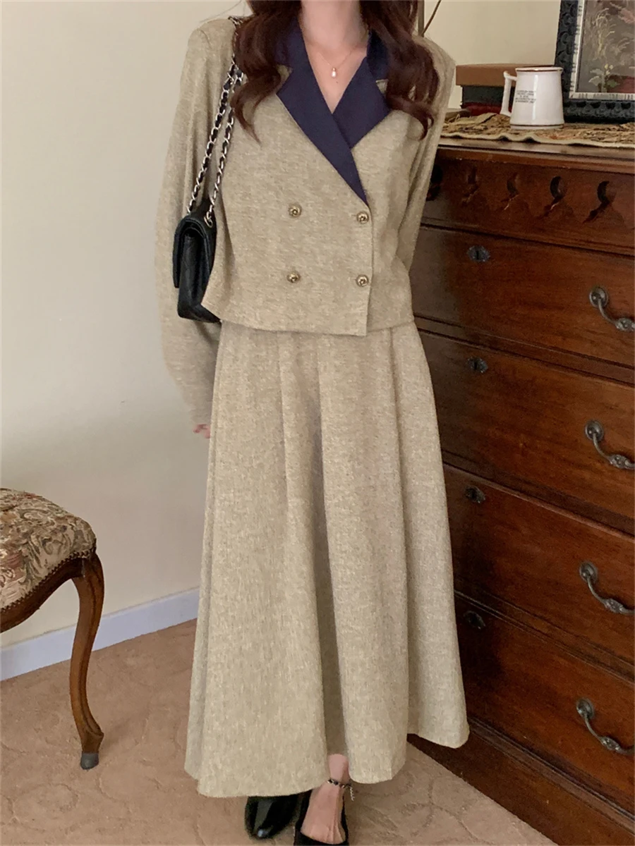 Женский костюм-двойка из блейзера и юбки Осень-зима 2022