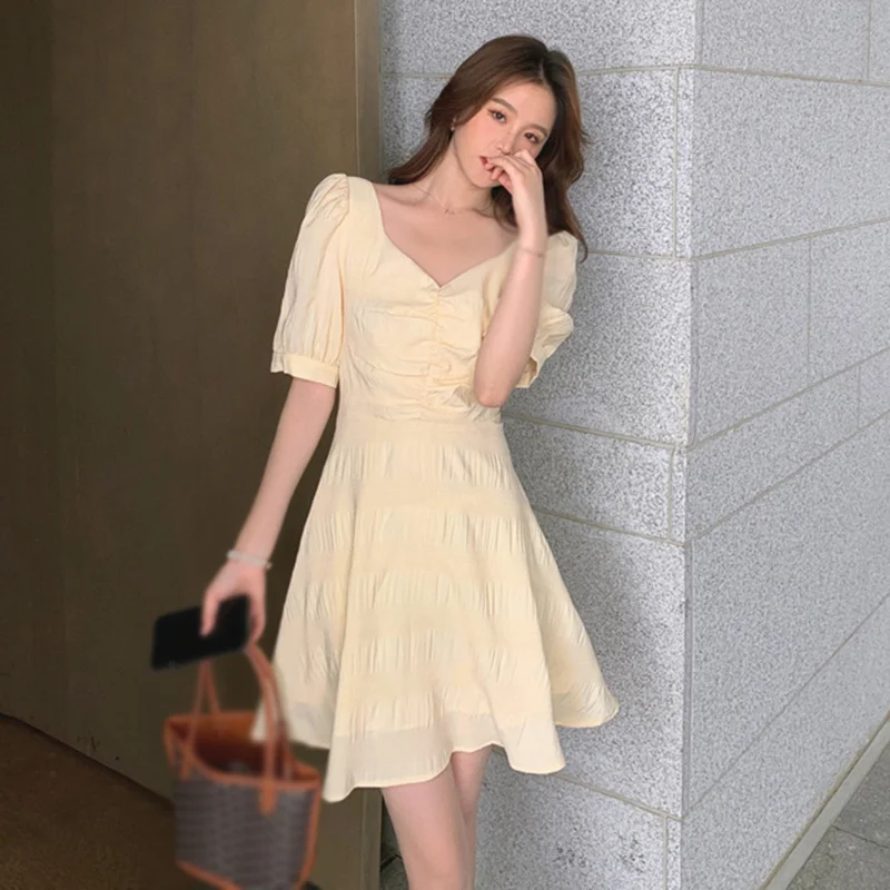 

Милое модное женское платье с квадратным вырезом и вырезами, однотонное платье для отдыха с короткими рукавами, Корейская версия