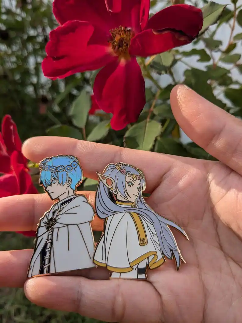Эмалированная брошь в стиле аниме
