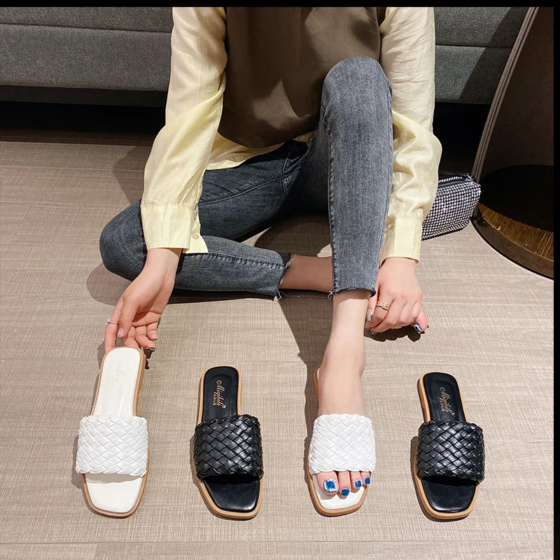 Luxury Women Slippers 2022 Summer New Flat with Fashion Slides Woman Outside Shoes for Ladies Casual Plus Size Slippers Female