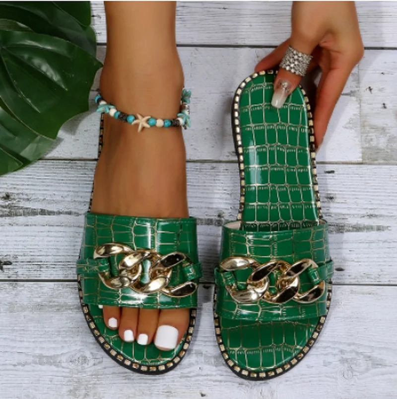 

NEW Fashion Sexy Chain Lock Solid Color Plus Size 2022 Summer New Style Roman Style Flat Outdoor Female Slippers Women Sandals