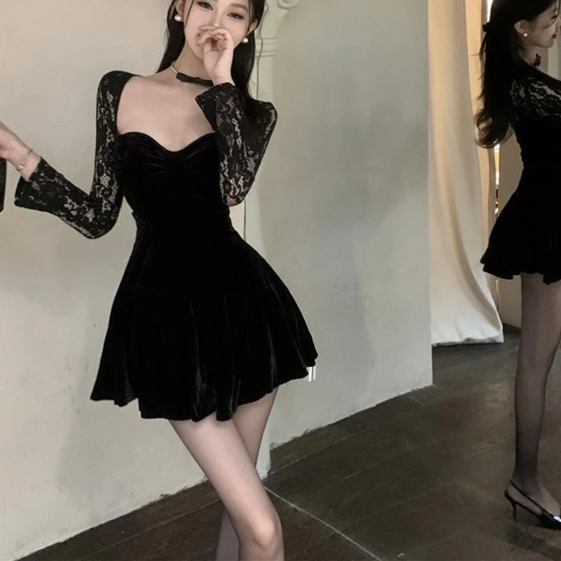 Женское элегантное вечернее платье черное с квадратным вырезом и длинным