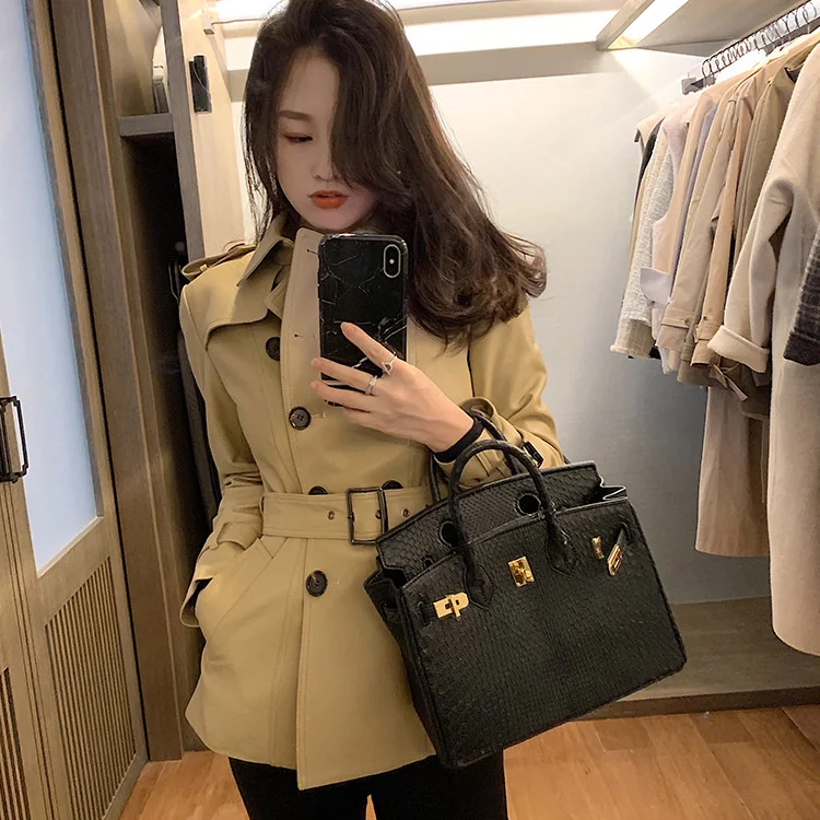 

2023 Autumn and Winter New Double breasted Classic Short Leather Coat Sheepskin Windbreaker for Women