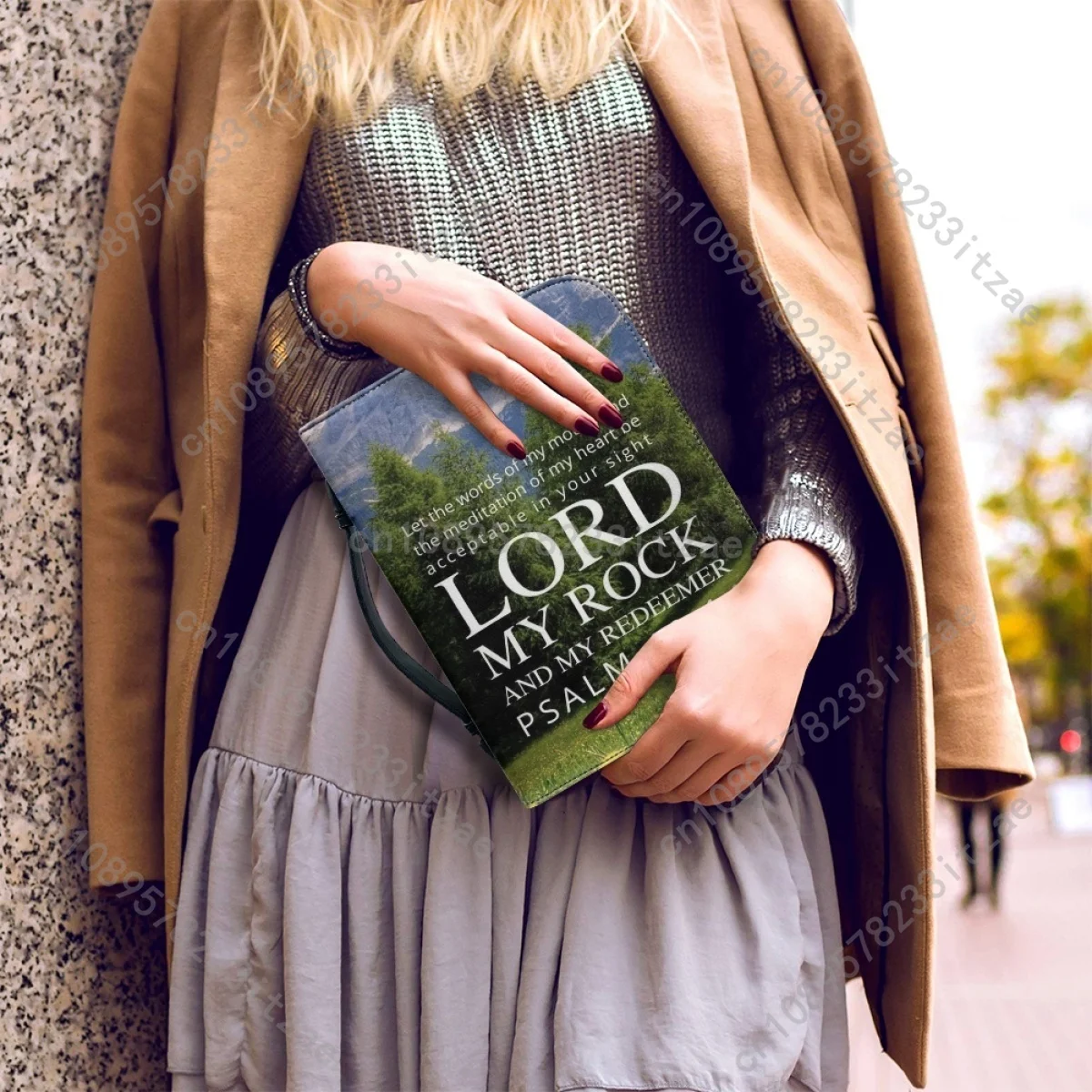 Женская кожаная сумка с принтом в виде Библии