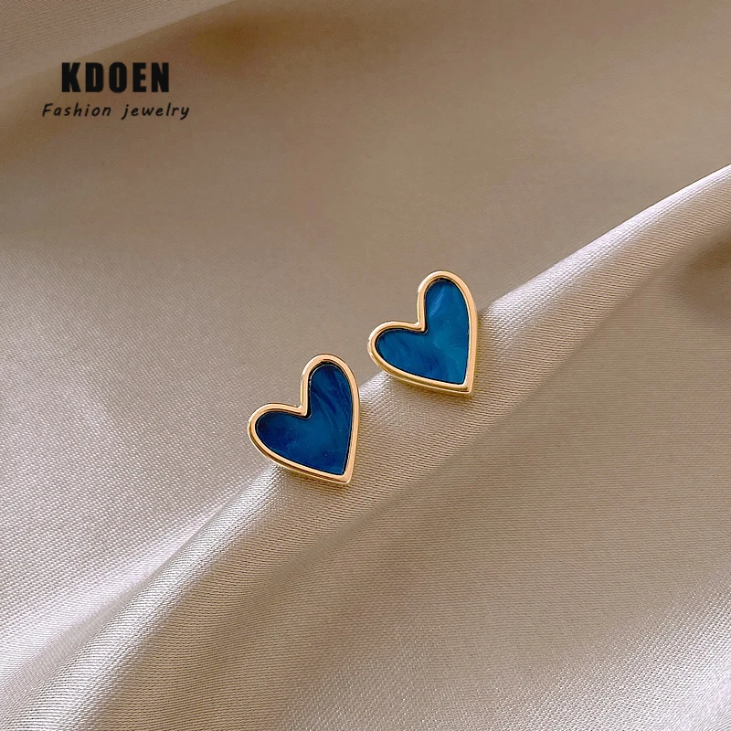 

Romantic Blue Heart-shaped Metal Gold Stud Earrings 2022 New Jewelry Party Girls' Unusual Accessories For Women's Sweet Earrings
