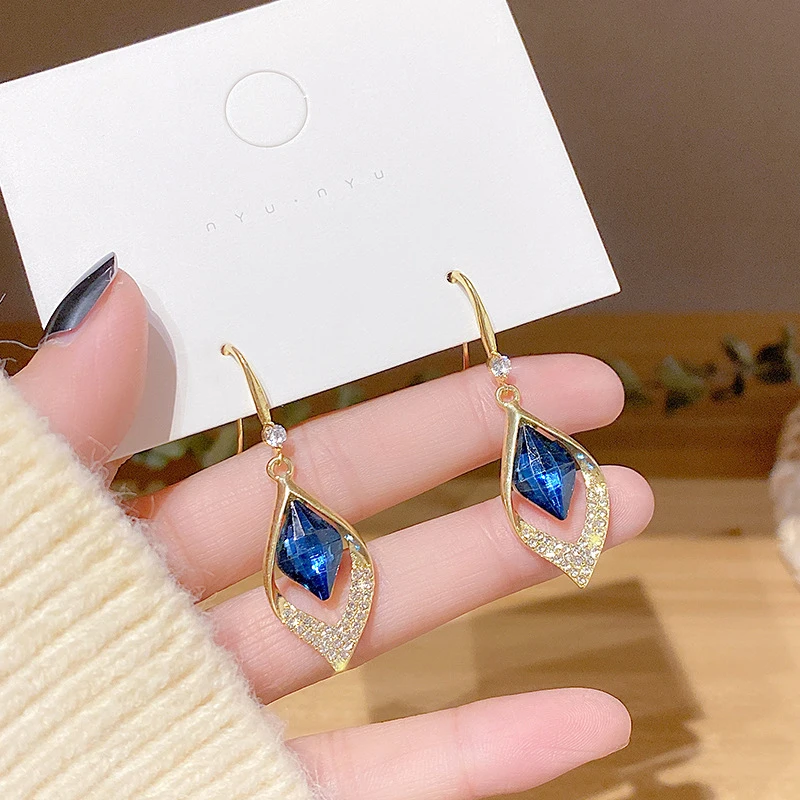 

Elegant Lady Personalized New Long Rhinestone Water Drops Piercing Earrings For Women Korea Fashion Eardrops Temperament Exagger