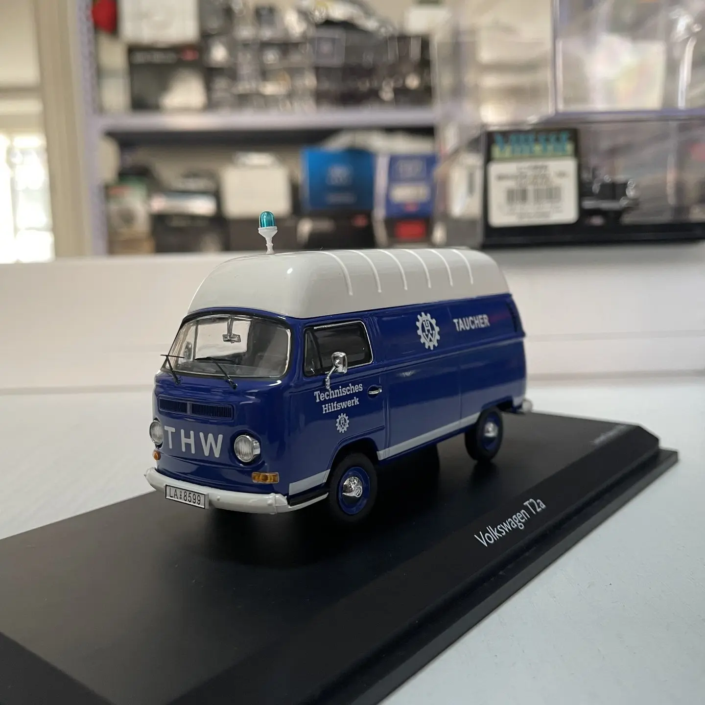 Фото Модель грузовика Schuco T2A THW Taucher из литого сплава, масштаб 1:43, классика, ностальгия, подарки для взрослых, сувенир, статическая модель для демонстрации №1