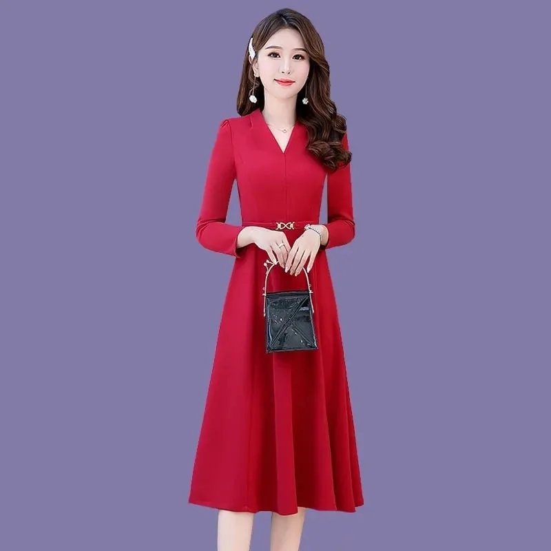 

2022 Autumn And Winter Long-sleeved Dress Women's Knee-length Dress V-neck Large Swing Skirt Cover Belly Slim Skirt