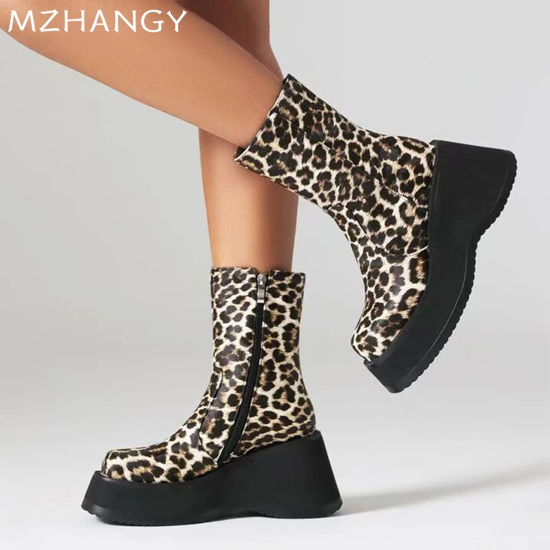 Женские кожаные ботильоны с леопардовым принтом на танкетке зимние туфли