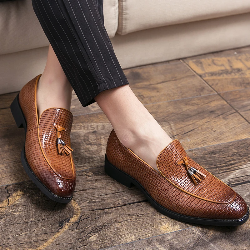 

Luxury Brand Loafers Slip-on Fringed Leather Shoes Woven Moccasin High-end British Style Thick Bottom Pointed Toe Designer Shoes