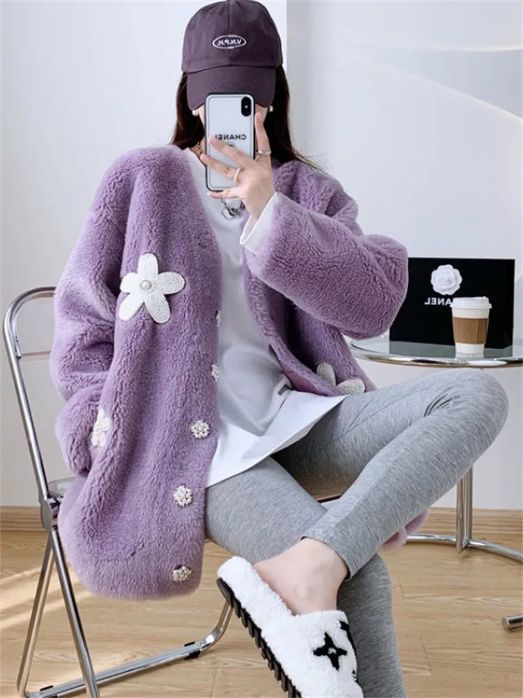 Fur Coat Women 2022 Autumn Winter New Fashion Pearl Flower Button Fur Lamb Wool Coat V-neck Long Sleeve Jacket Outer Wear N1501