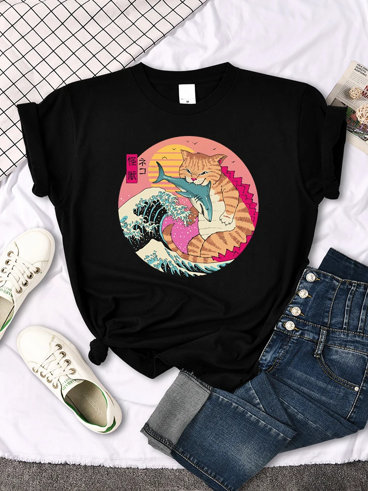 

Футболка женская с принтом «свирепый Монстр», кот кусает акулу ртом, большие размеры