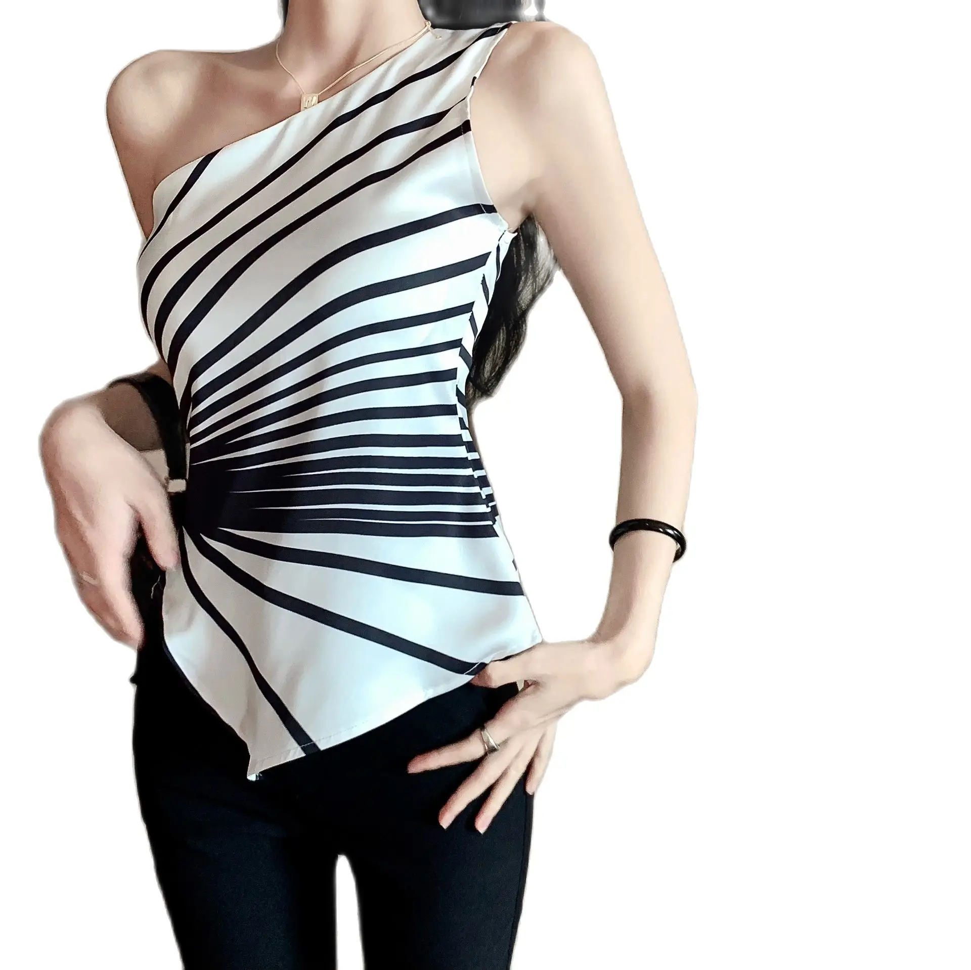 2022 Summer Women One Shoulder Tanks shirt Sleeveless Irregular Line Tank Top Sexy Sloping Shoulder Skinny Striped Design Street