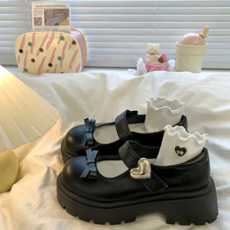 Женской обуви. Женские туфли Mary Janes на высоком каблуке и платформе. Повседневные