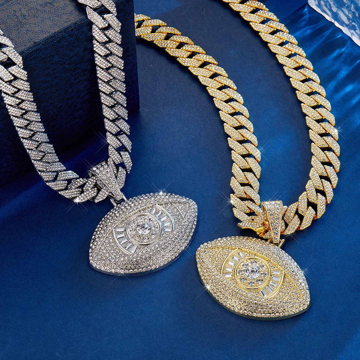 Светящееся ожерелье с подвеской со стразами Счастливый глаз 15 мм кубинская