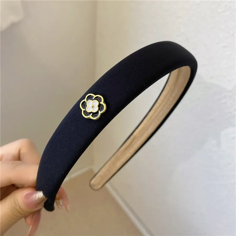 Новинка 2024 элегантные простые черно-белые повязки на голову женские