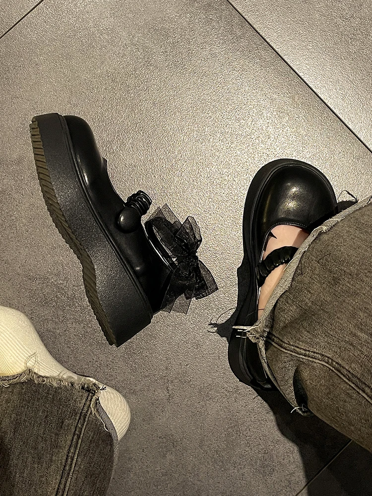 

French gentle Mary Jane small leather shoes for women in 2023 summer British style with thick soles and a skirt with a shallow
