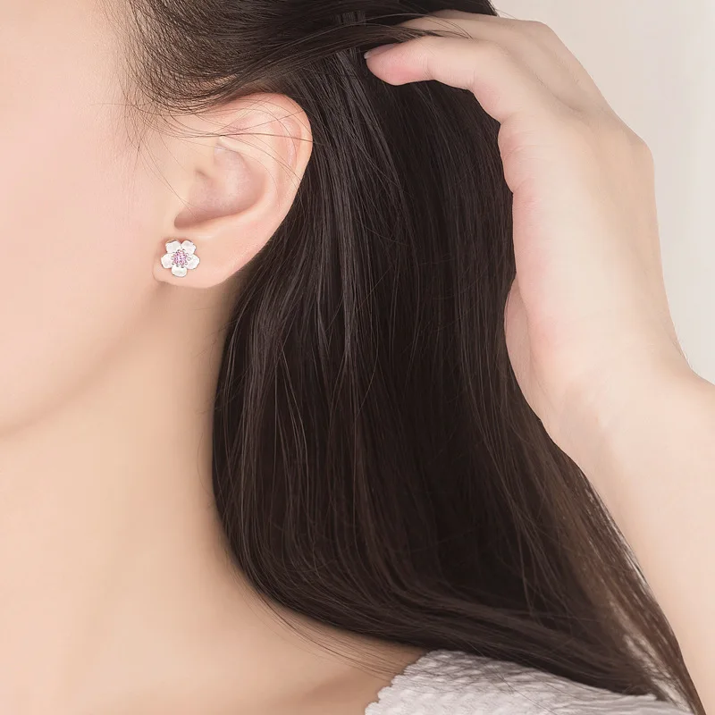 Женские серьги-гвоздики с кристаллами серебряного цвета