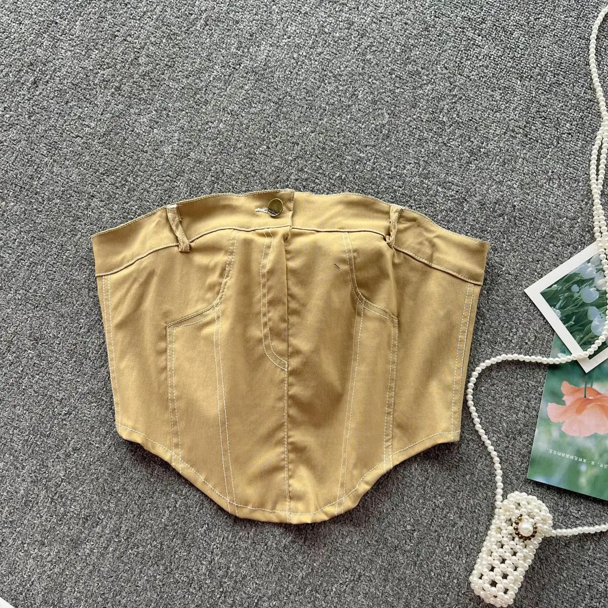 

Женская блузка с асимметричным дизайном, желтая летняя майка без бретелек с яркими линиями и открытыми плечами, шикарный пикантный корсет на молнии