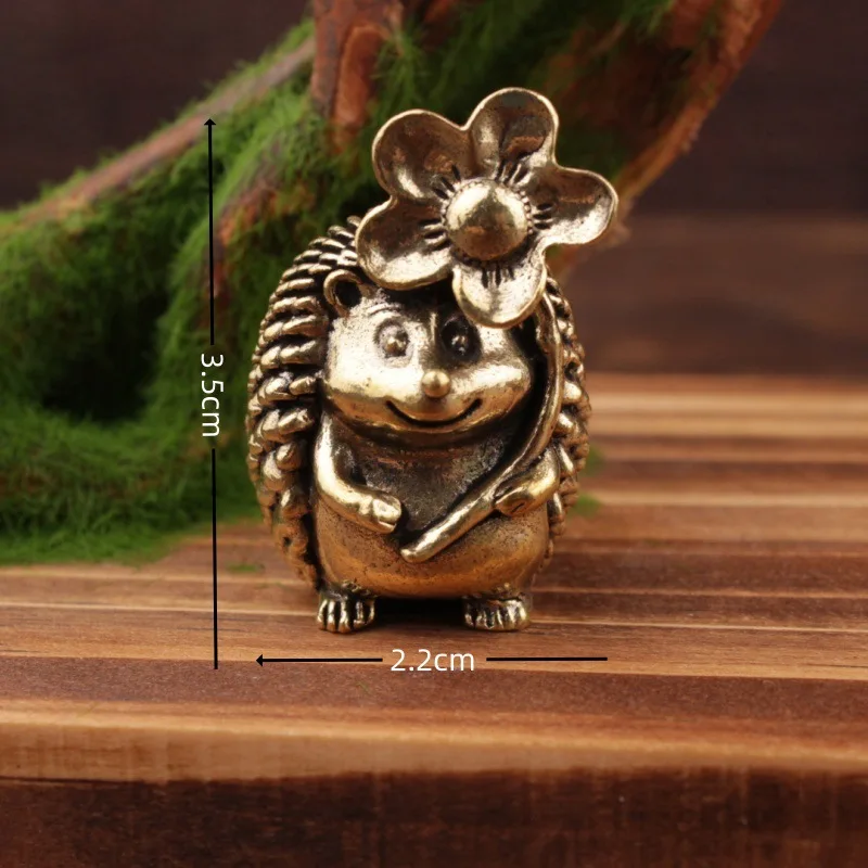 

Медные фигурки ежей