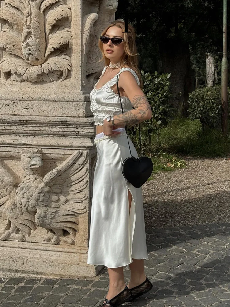 Женский приталенный топ с открытой спиной и атласная текстурированная юбка