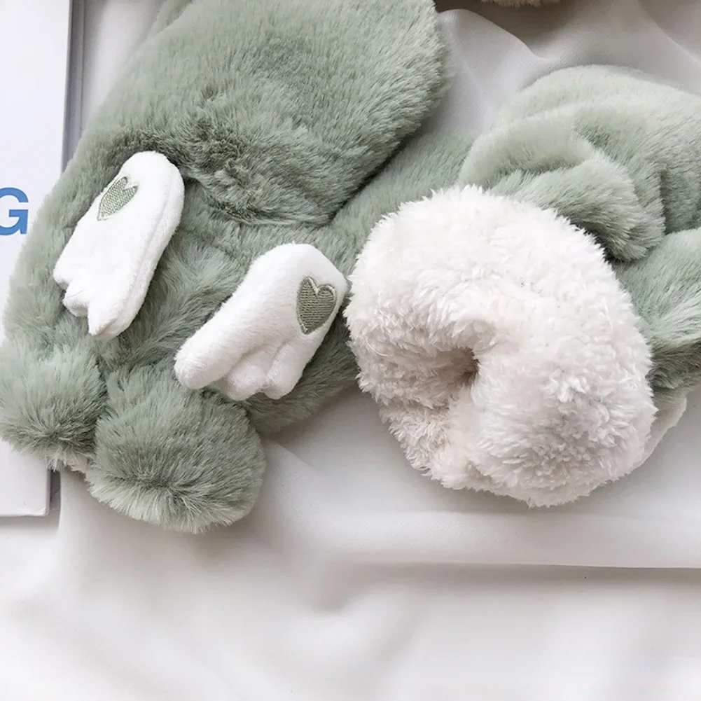 Рисунок 5 - Творческие перчатки с крыльями