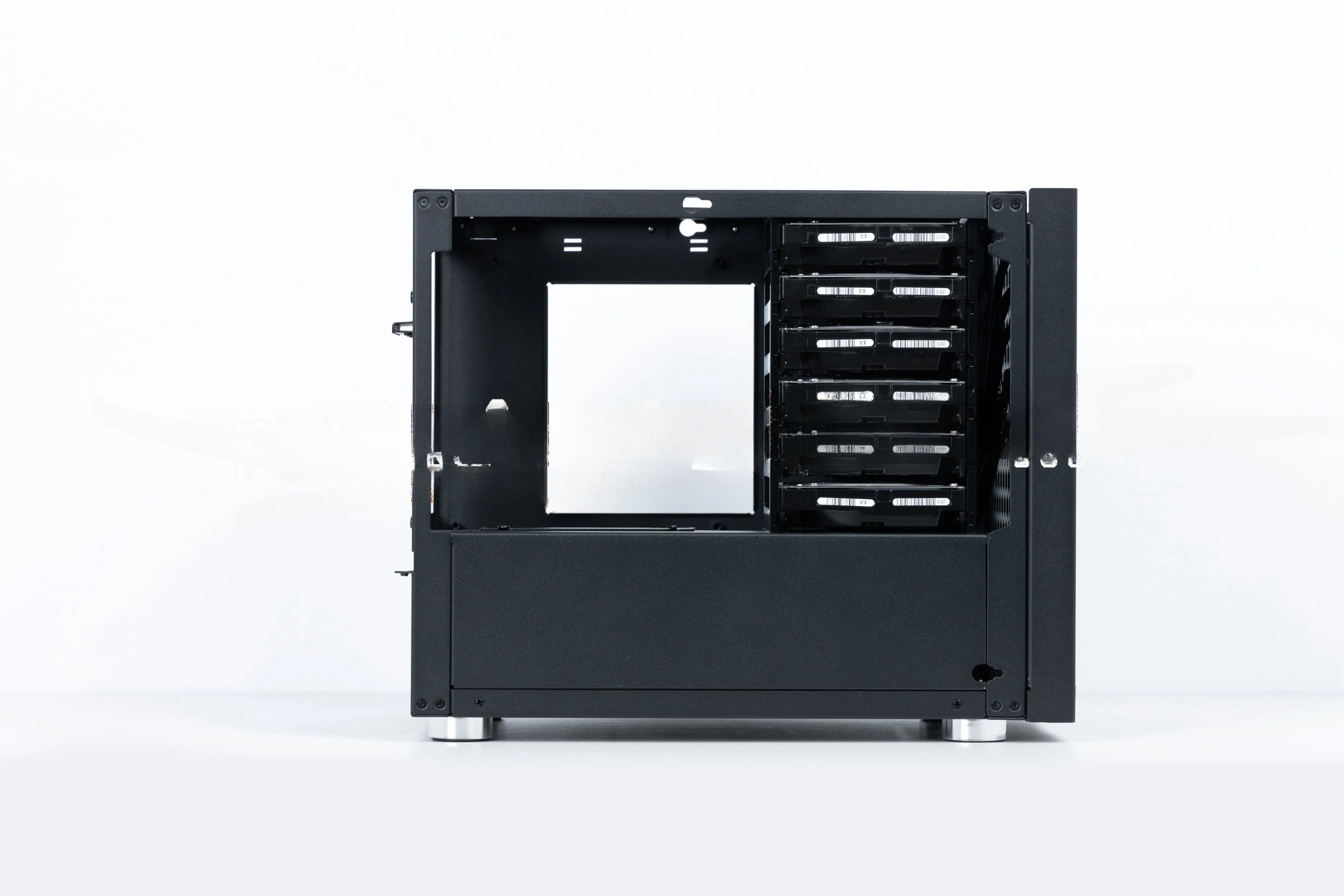 

Корпус с воздушным охлаждением XL3, комплект режимов NAS 6-bay, шасси NAS
