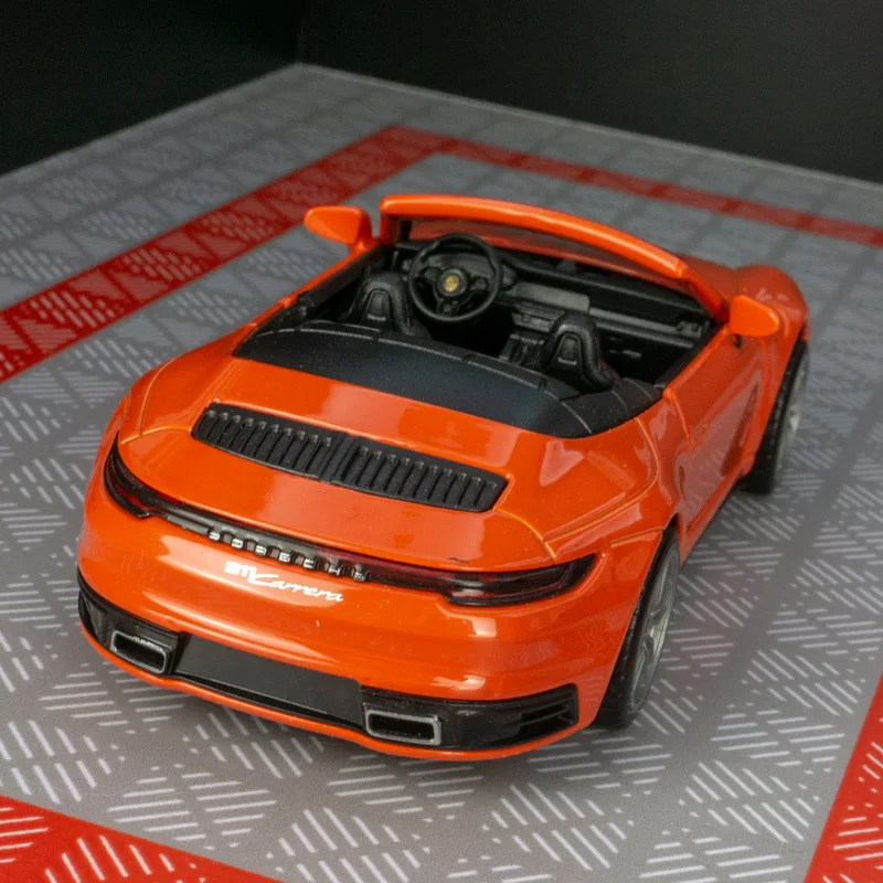 1:32 Porsche 911 Carrera литая игрушечная модель автомобиля из сплава звук и свет детские