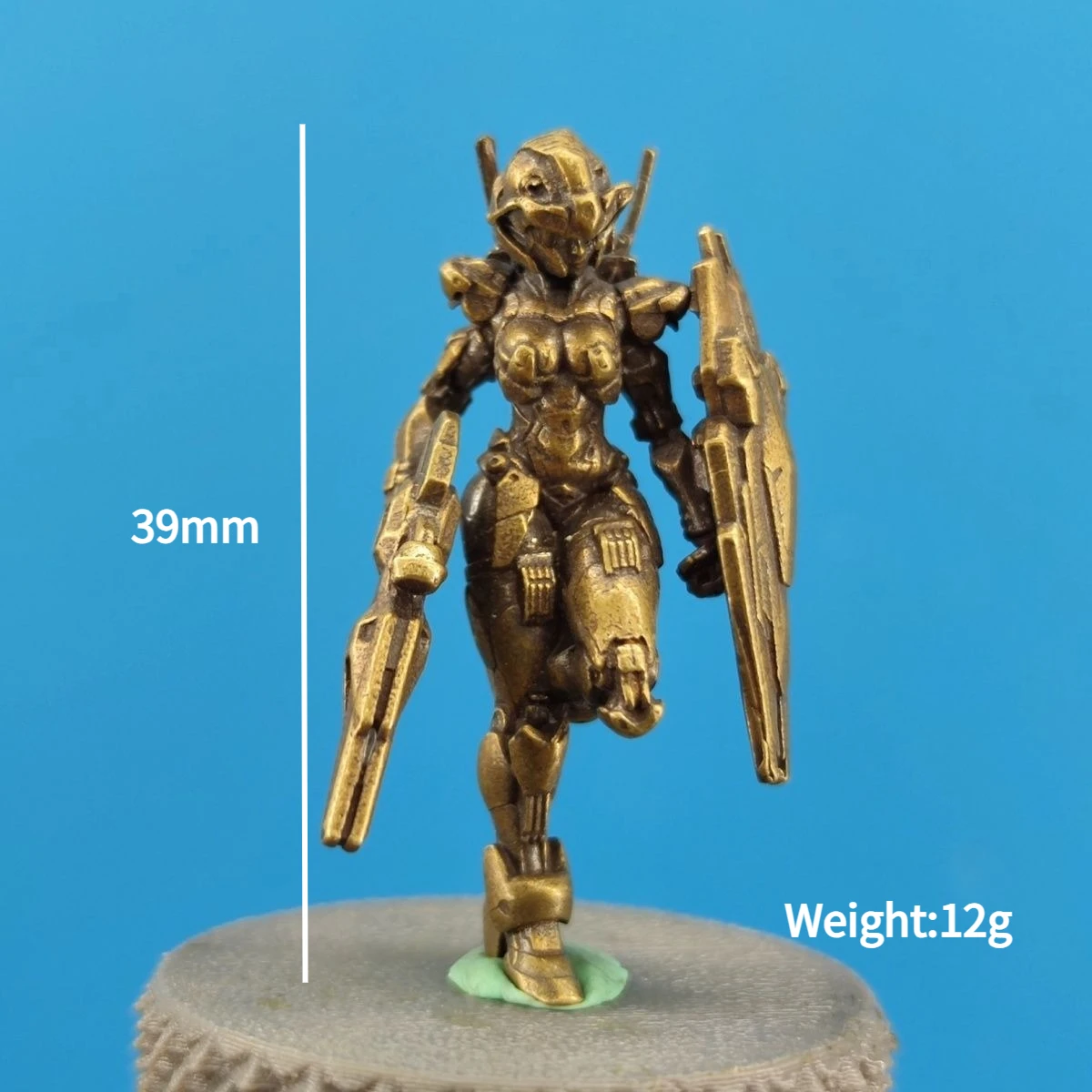 

Механическая статуэтка девушки из резины