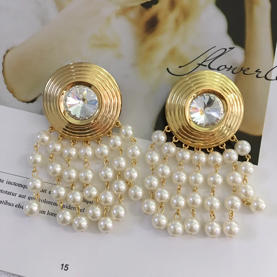 

European and American new pearl tassel fashion pearl flow comb ear clip