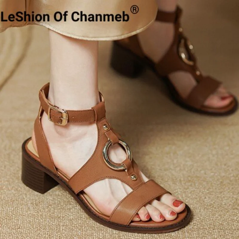 

Сандалии-гладиаторы женские из овечьей кожи, с металлической круглой пряжкой