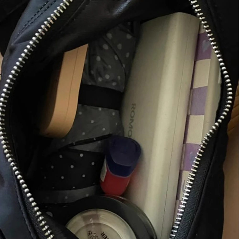 Нейлоновая сумка-хобо на плечо