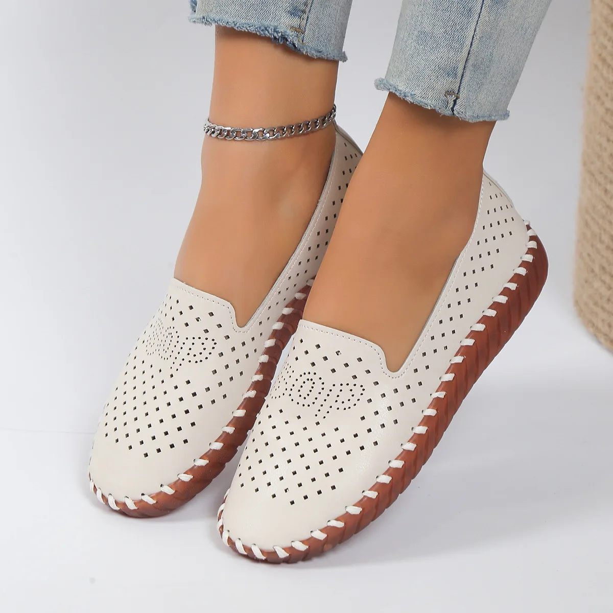 

2023 New Spring Ladies Flat-soled Elderly Shoes Retro Loafers Black Women's Shoes Fashion All-match Temperament Shallow Mouth