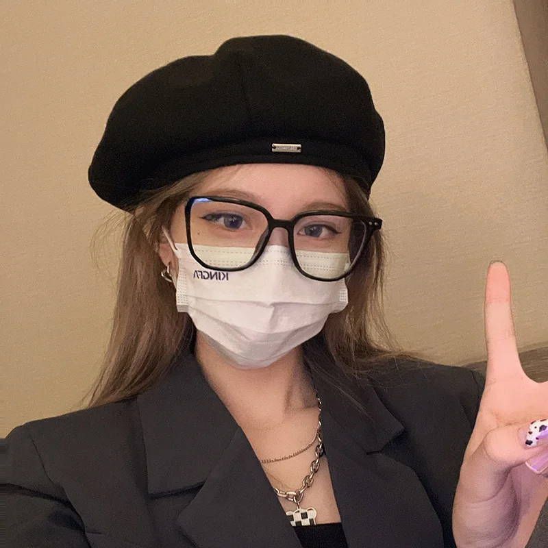 Осенне-зимний берет небольшого размера с небольшой окружностью головы для