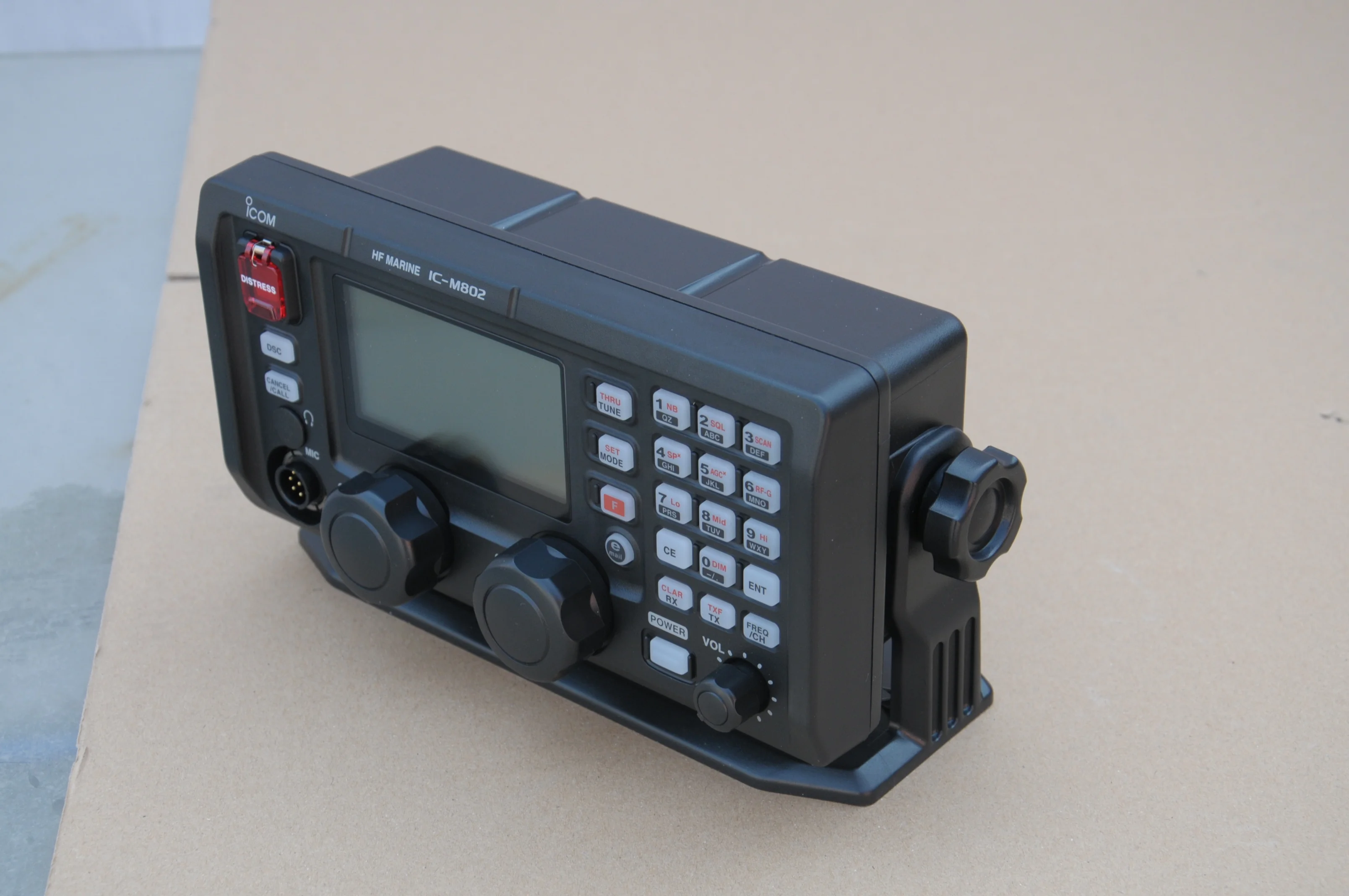 Фото ICOM M802 HF MARINE TRANSECEIVER Усовершенствованное морское радио DSP с компактной дистанционной головкой №2