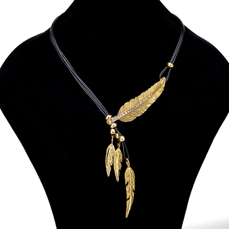 

Bohemian Women's Necklace Leaf Feather Rhinestones Inlaid Leather Multilayer Fashion Jewelry Clavicle Chain Beach Pendant