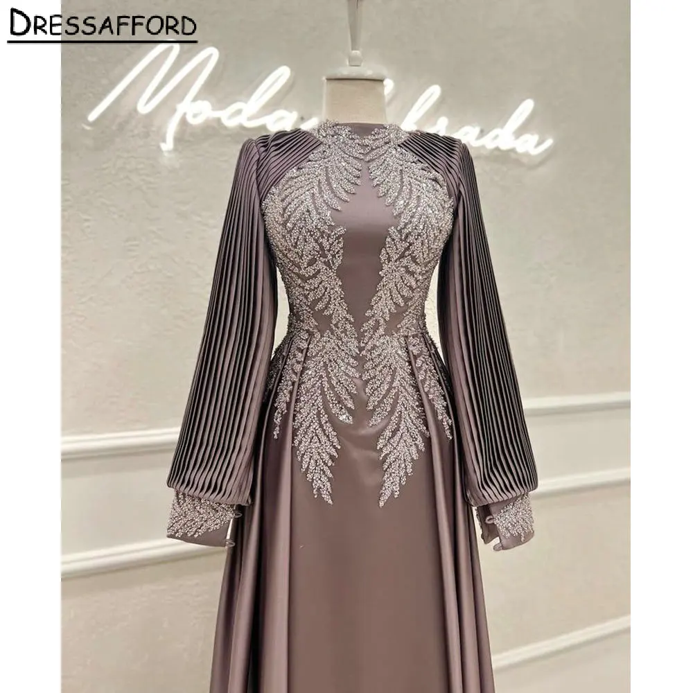 

Платье женское вечернее ТРАПЕЦИЕВИДНОЕ с длинным рукавом и бриллиантами