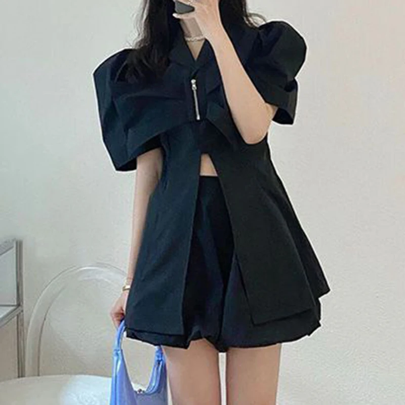 Летом 2024 года новый женский костюм в стиле приготовленном под зрение сочетался с