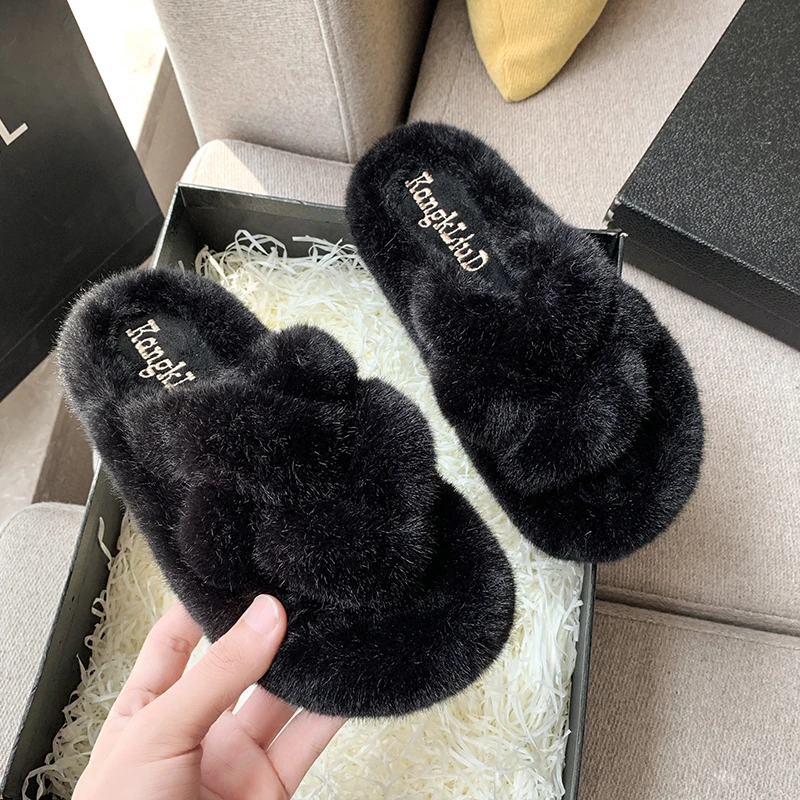 Зимние новые пушистые тапочки на плоской подошве женская модная замшевая