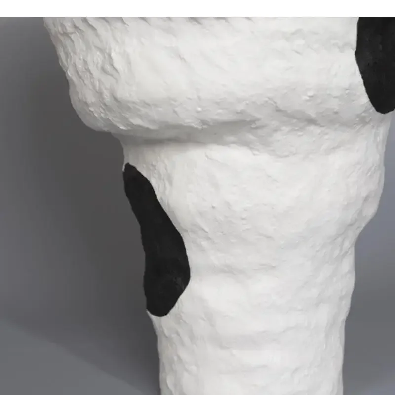 Ваза в черный и белый цветах