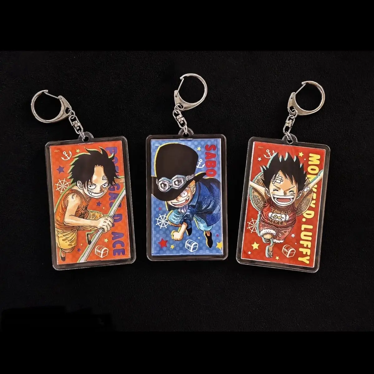 Фото Брелок One Piece: детская версия, аниме-стиль, Эйс, Сабо, Луффи, акриловый брелок, кавайный брелок-кольцо, подвеска для сумки, украшение, аксессуар, подарок №1