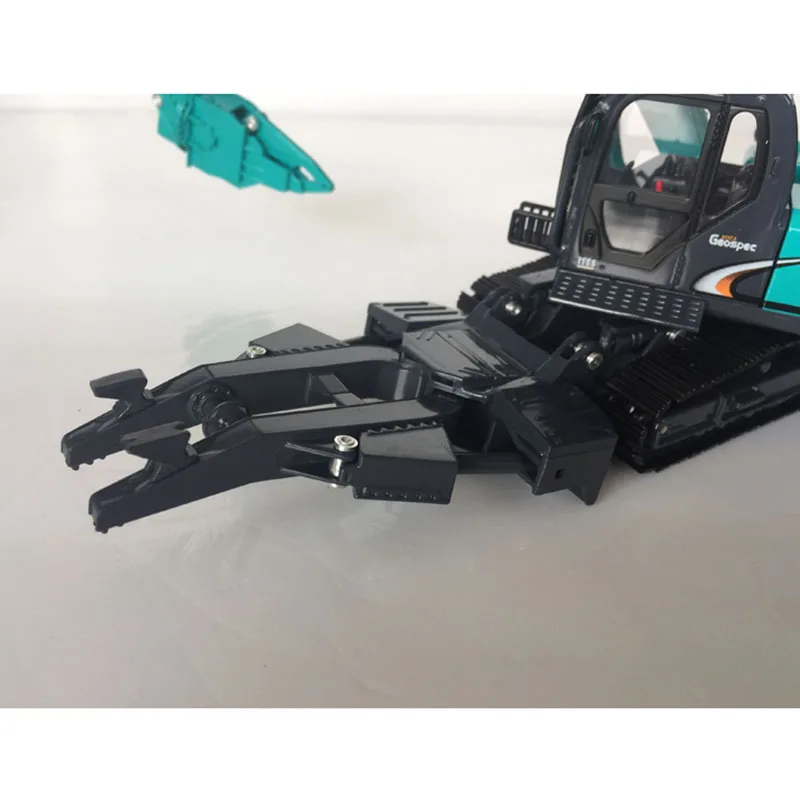 Многофункциональная машина для разборки автомобилей KOBELCO SK200 Super 8 в масштабе 1:43