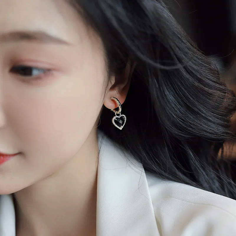Корейские серьги-капли с черным персиковым сердцем для женщин золотые обручи