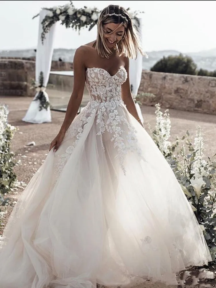 

Sexy Strapless Boho Wedding Dress 2022 Sleeveless Lace Appliques Court Train Robe De Mariee Elegant Beach Bride Gown For Women