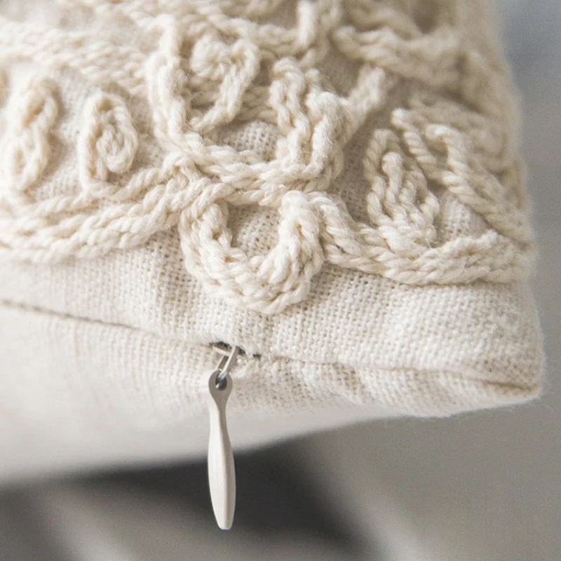 Мягкая удобная наволочка в скандинавском стиле высокого качества с вышивкой