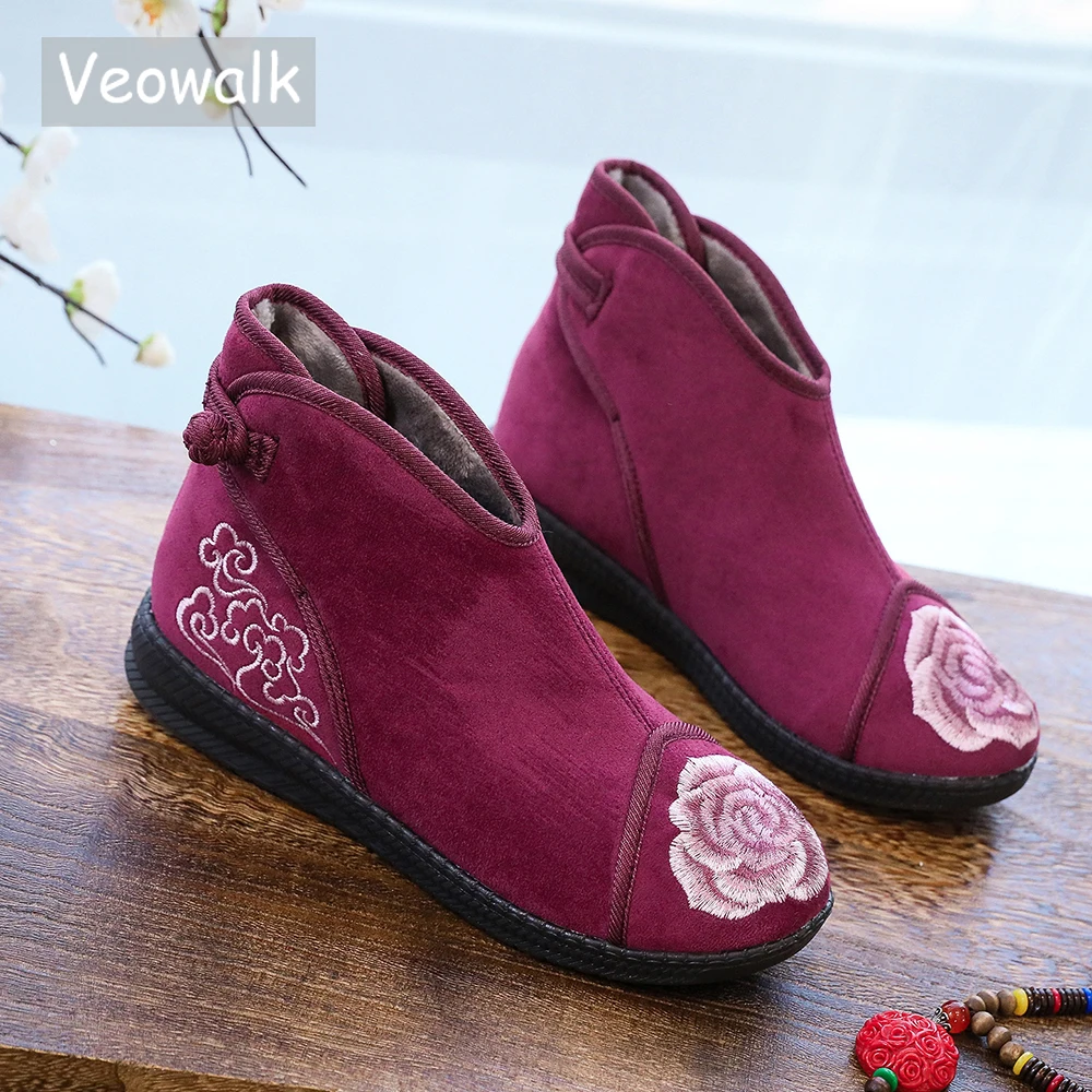 

Женские короткие ботильоны Veowalk, винтажные мягкие удобные ботинки из флока с вышивкой и подкладкой, обувь на плоской подошве для пожилых жен...