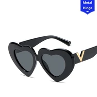 2022 metal hinge heart shaped sunglasses one piece women sun glasses oversized gradient len luxury brand eyewear oculos de sol