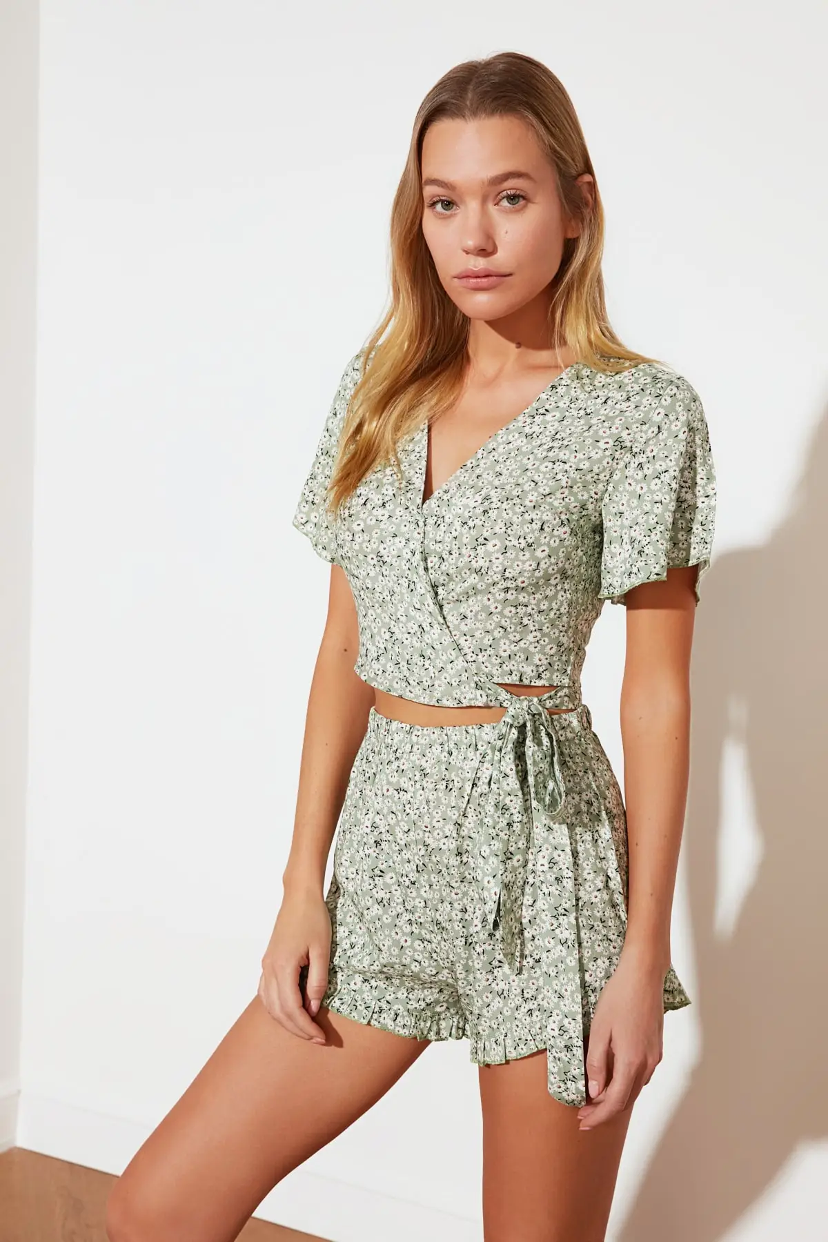 

Trendyol Flower Pattern Woven Pajamas set THMSS21PT0666