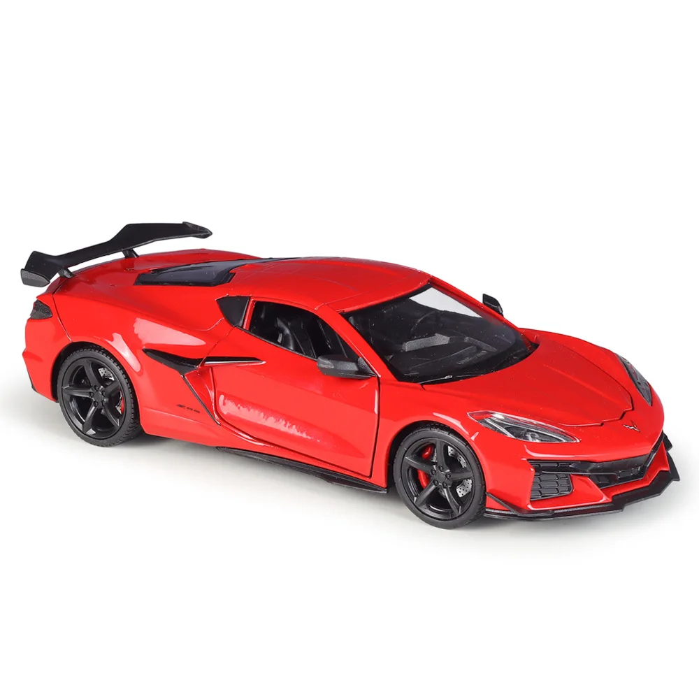 Фото Новинка: Коллекционная модель спортивного автомобиля Chevrolet Corvette Z06 2023 года, масштаб 1:24, из сплава, для сценариев и подарков №3