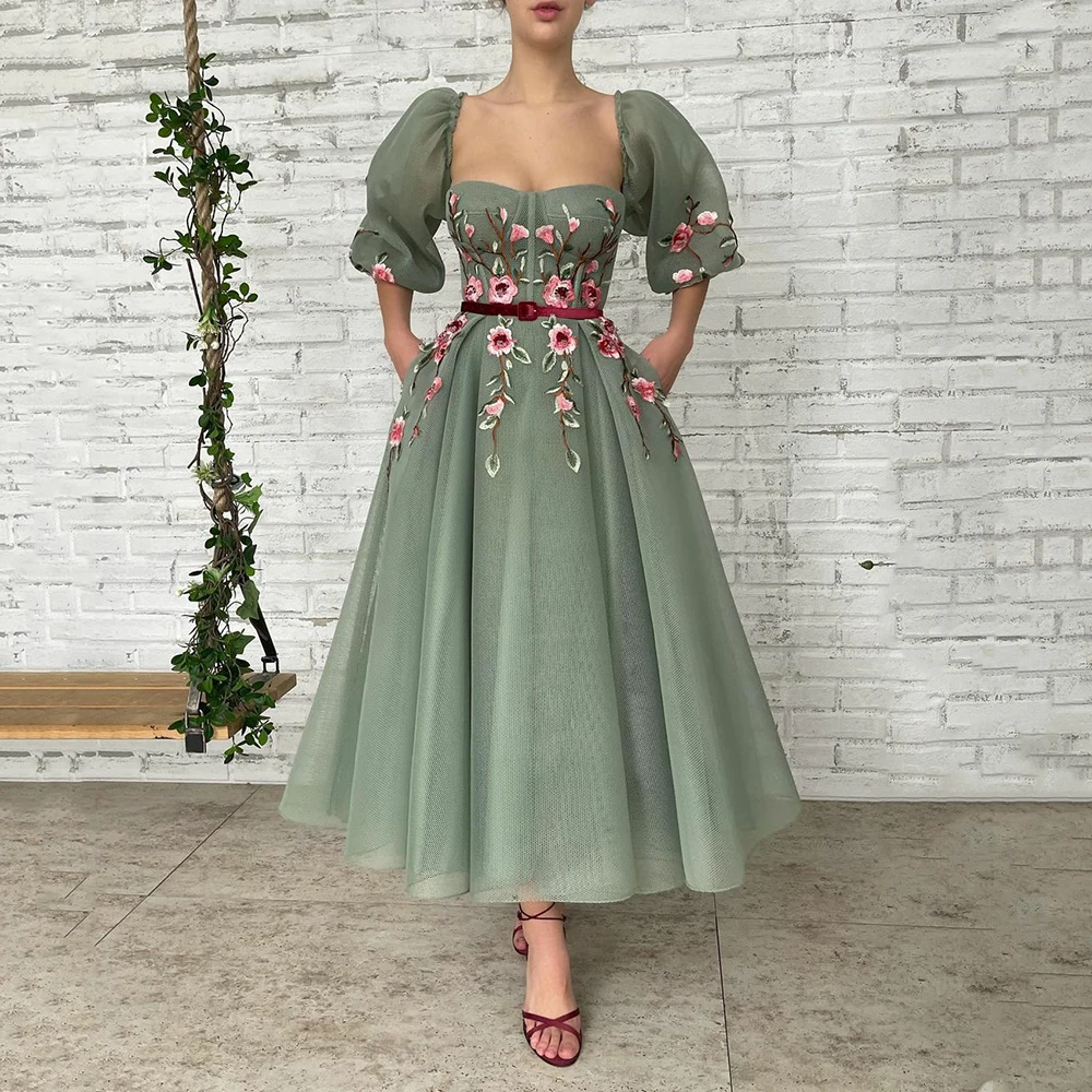 Купи UZN Chic A-Line Short Tulle Prom Dress Flowers Appliques Short Puffy Sleeves Evening Dress 2022 Sweetheart Neck Party Dress Robe за 4,931 рублей в магазине AliExpress